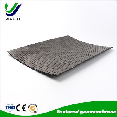 Geomembrana de HDPE texturizada resistente a los rayos UV con superficie de alta fricción para aplicaciones de 6m-8m de ancho