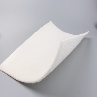 0Geomembrana compuesta de HDPE de espesor de.2-3 mm para aplicaciones impermeables y duraderas
