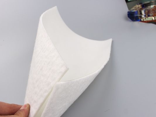 Geomembrana compuesta resistente e impermeable para un rendimiento óptimo en ancho de 3 a 8 m