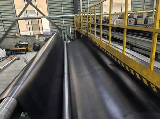 Geomembrana texturada de HDPE de larga duración para la prevención de filtraciones en la construcción de diques