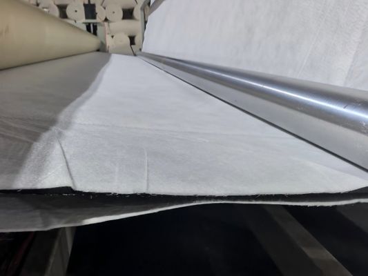 La geomembrana compuesta es la solución versátil para la protección contra filtraciones y filtraciones en lagos y estanques artificiales