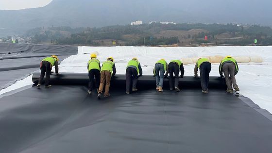 Protección de la presa y los vertederos de desechos de residuos de HDPE Geomembrana lisa con excelente resistencia química