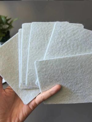 Geomembrana compuesta blanca El material preferido para el anti-filtración en proyectos de conservación del medio ambiente y del agua