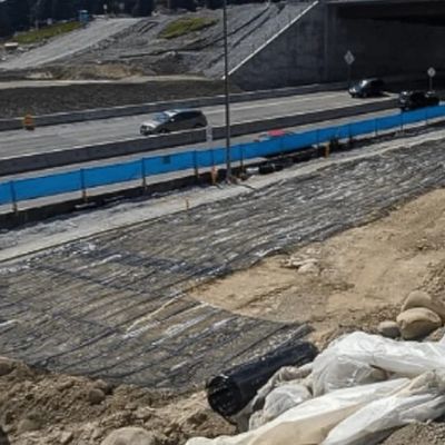 Alta resistencia a la tracción y pequeño alargamiento Fibra de vidrio geogrid para el refuerzo del suelo de la carretera Proyecto de protección de la pendiente de la presa y control de arena