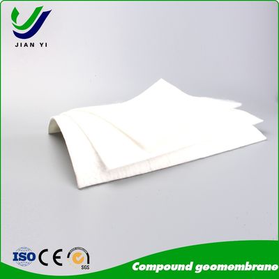 0Geomembrana compuesta de entre 2 y 3 mm de grosor para la protección contra filtraciones subterráneas