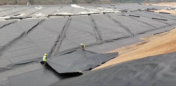 Excelente resistencia química Geomembrana lisa de HDPE para el manejo de residuos