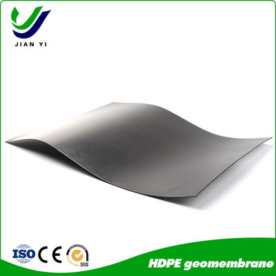 Geomembrana de HDPE de excelente resistencia química para la instalación de soldadura en cuña caliente en proyectos de estanques de ajuste de brillo