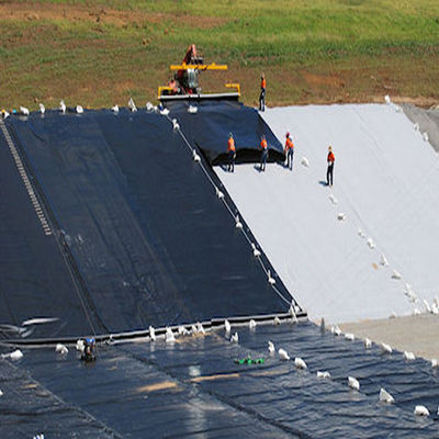 Fácil puesta de construcción Geomembrana texturizada y antideslizante de 1,0 mm a 2,5 mm para aplicación en Slop