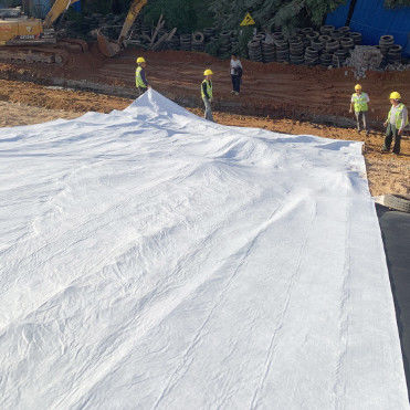 Geotextil de fibra de grapa de peso ligero y blanco con excelente función de filtración