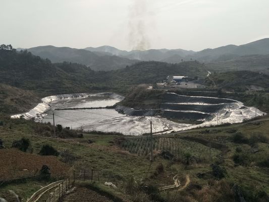 Resistencia química de la geomembrana de polietileno HDPE de alta densidad Prevención de fugas para instalaciones de almacenamiento de relaves