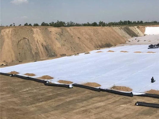 Construcción de carreteras Geotextil no tejido Refuerzo duradero con rendimiento superior y longitud de diseño de fibra larga 50m-200m