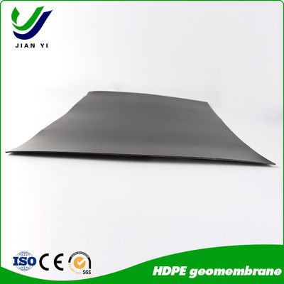 Geomembrana de HDPE de excelente resistencia química para la instalación de soldadura en cuña caliente en proyectos de estanques de ajuste de brillo