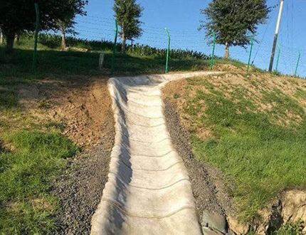 Cubierta de cemento resistente a la corrosión para canales de drenaje industriales - Revestimiento pesado de 4 m de ancho