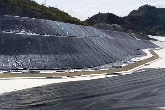 Barrera impermeable de geomembrana de polietileno de alta densidad (HDPE) lisa para sellado de estanques y vertederos